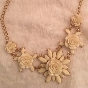 Ivory flower necklace set